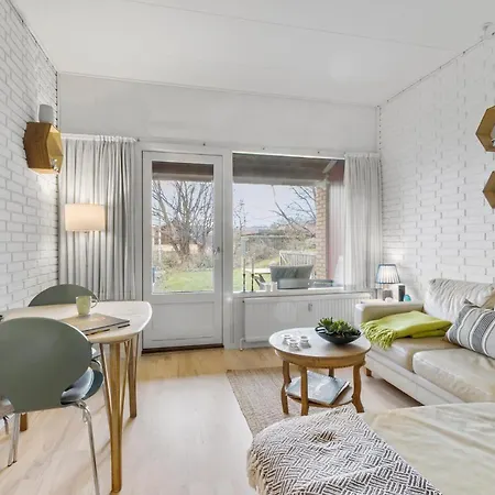 Gorgeous In With Kitchen Apartment *