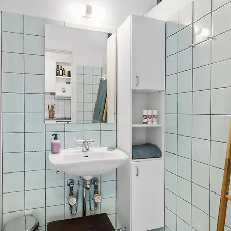 Gorgeous In With Kitchen Apartment *